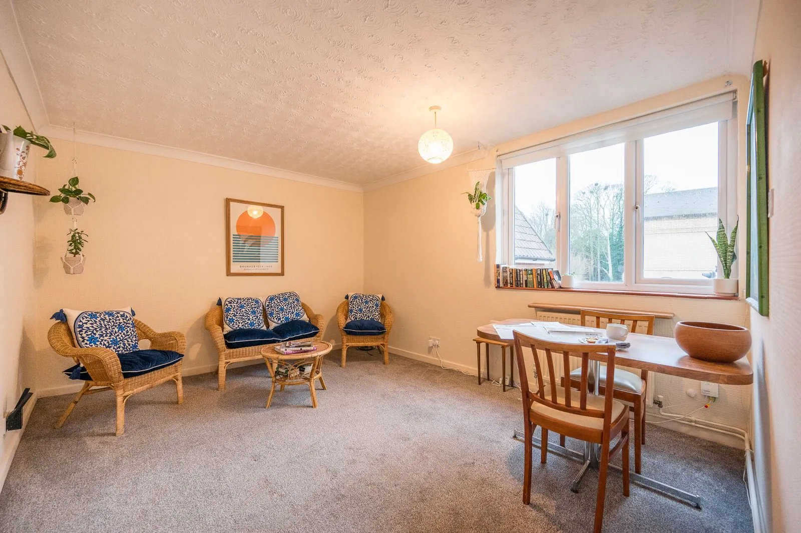 Saxmundham 3 Bedroom Flat, Saxmundham Suffolk, interior photo 2 of 9