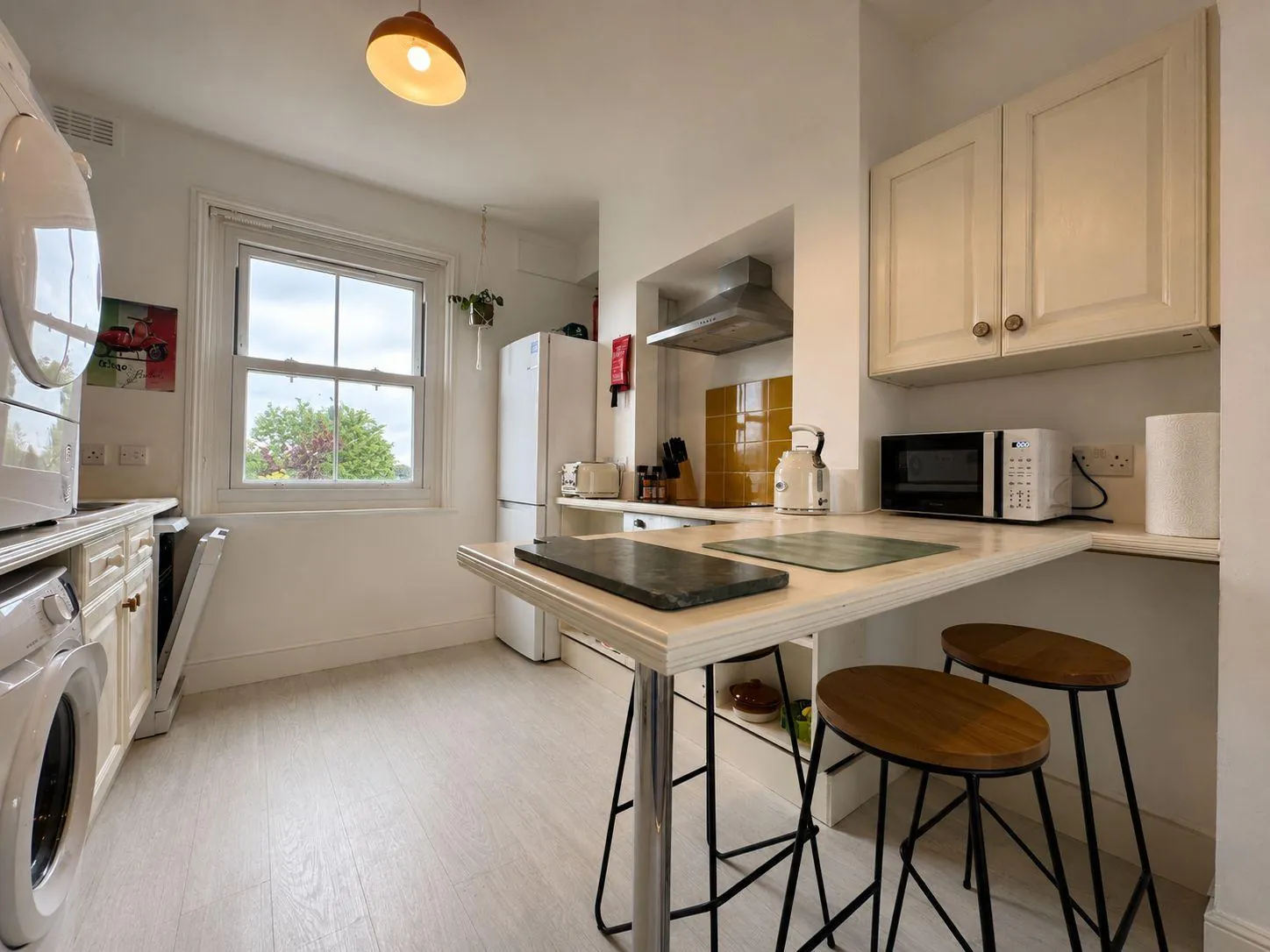 Bright 3 Bedroom Saxmundham Townhouse Flat in Saxmundham, Suffolk, 3-bedroom furnished accommodation near Sizewell