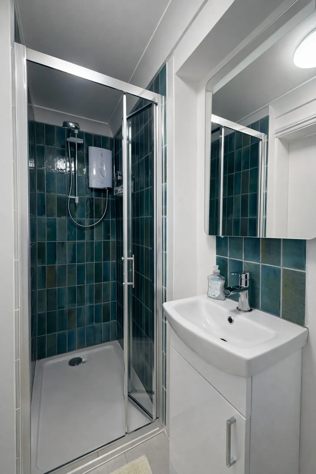 Saxmundham 2 Bedroom Flat, Saxmundham Suffolk, interior photo 7 of 8